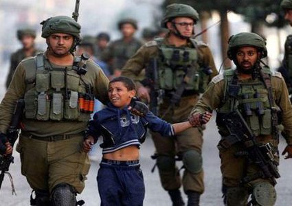 مؤسسة حقوقية: الاحتلال يرتكب جرائم حرب بحق الاسرى الاطفال