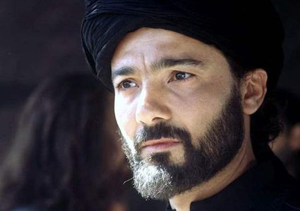 خالد النبوي يجري عملية جراحية