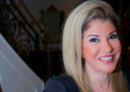 الإعلامية المصرية هالة سرحان تنشر صورة شقيقتها التوأم