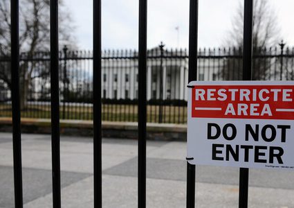 صحيفة: واشنطن بصدد فرض قيود السفر على 7 دول.. احداها عربية