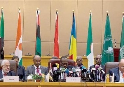 اجتماع لوزراء خارجية الجوار بالجزائر لبحث الأزمة الليبية