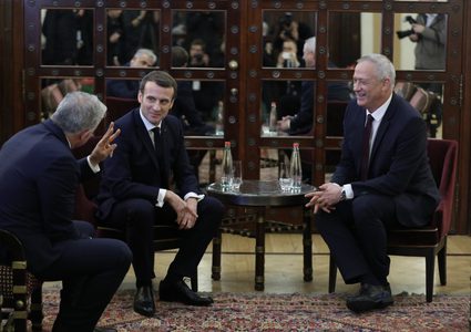 ماكرون يجتمع مع غانتس ولابيد لبحث عدة قضايا