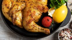 دجاج بالفرن مع الأعشاب والليمون