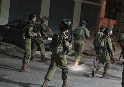 الاحتلال يعتقل 13 مقدسياً خلال حملة مداهمات