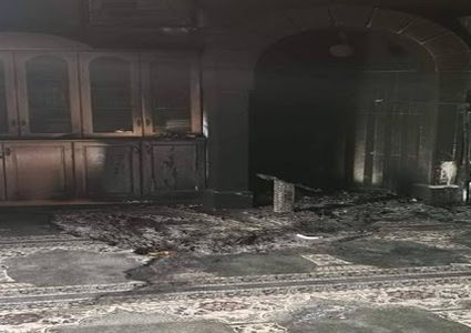 الأوقاف تستنكر إحراق المستوطنين مسجداً جنوب القدس