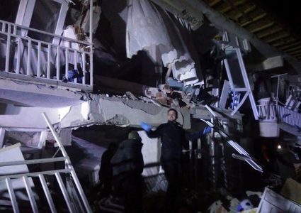 أربعة قتلى في زلزال بقوة (6.8) درجة ضرب مناطق بشرق تركيا