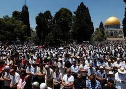 25 ألفا يؤدون الجمعة في المسجد الأقصى المبارك