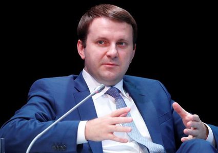 الرئيس الروسي يعين وزير الاقتصاد السابق مستشارا له