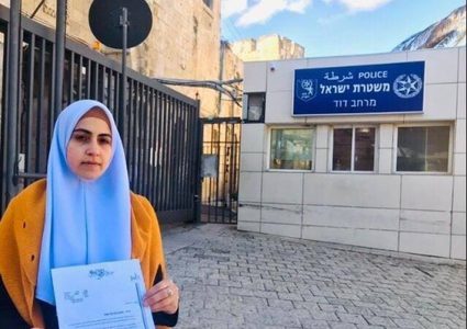 شرطة الاحتلال تبعد مقدسية عن مسجد الأقصى لمدة 3 أشهر