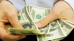 أمريكي يعثر على "كنز" متروك على رصيف ويعيده لأصحابه