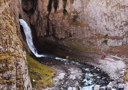 نهر خمر في ولاية كاليفورنيا الأمريكية