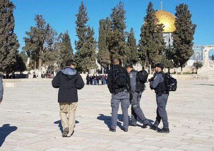 القدس: شرطة الاحتلال تستدعي حمزة نمر أحد حراس الأقصى