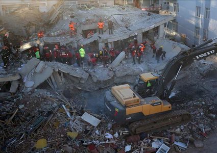 تركيا.. ارتفاع حصيلة ضحايا الزلزال إلى 35 قتيلا