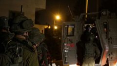 الاحتلال يعتقل شابا ويصادر أموالاً في نابلس