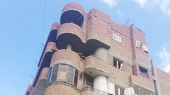 أم تقتل طفلتيها وتلقي بنفسها من شرفة منزلها