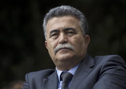 بيرتس يعارض نشر بنود صفقة القرن قبل انتخابات الكنيست