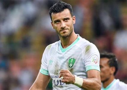 عمر السومة يعلن إصابته بخلع في الكتف