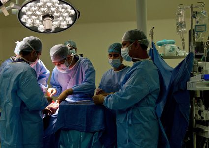 إزالة رئة مريض سرطان بطريقة جديدة