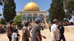 عشرات المستوطنين والطلاب اليهود يقتحمون الأقصى
