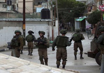 الاحتلال يفتش عددا من المنازل في برطعة جنوب جنين