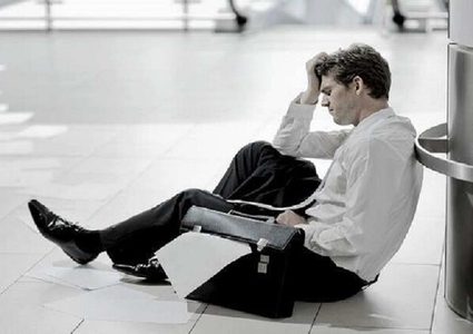 الرجال عاطفيون أكثر من النساء في مجال العمل