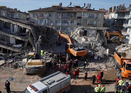 ارتفاع حصيلة ضحايا الزلزال في تركيا الى 41 شخصا