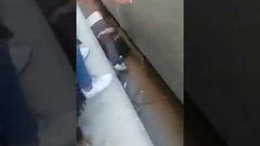 مصر.. أب شجاع ينقذ ابنته من الموت تحت عجلات القطار