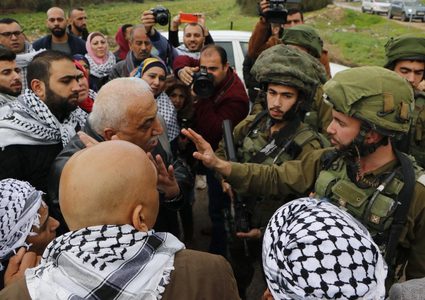 اصابات بالاختناق خلال قمع الاحتلال لفعالية "حماية الأغوار"