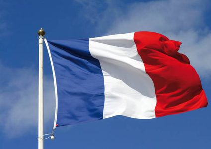 فرنسا تؤكد تمسكها بحل الدولتين