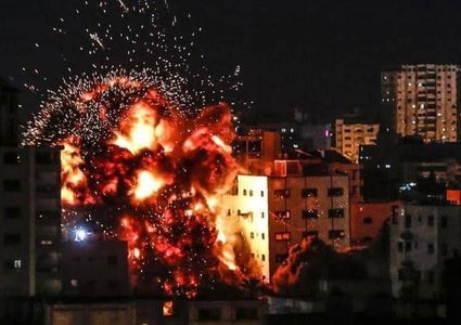 طائرات الاحتلال الحربية تقصف مواقعًا للمقاومة في قطاع غزة