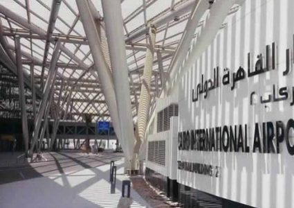 عزل 17 راكب في مطار القاهرة بسبب عدوى فيروسية