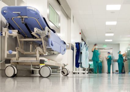 متى يجب زيارة الطبيب عند الشعور بآلام في الكتف