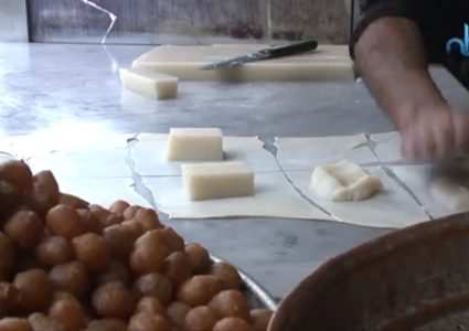 الطمرية والزلابية من أشهر الحلويات في مدينة نابلس