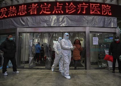 شاهد صينيون يحاربون كورونا بزجاجات المياه الفارغة والبلاستيك