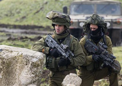 الاحتلال يدفع بتعزيزات عسكرية إلى الضفة وغزة