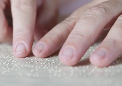 3 أسباب تبررُ الاحتفاء المتأخر بلغة برايل