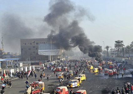 جرحى في بغداد بمواجهات متظاهرين مع قوات الأمن