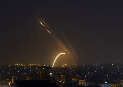 قناة عبرية: الحياة بالمستوطنات المحيطة بغزة لا تطاق بسبب الصواريخ