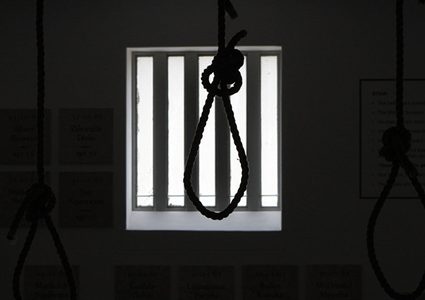 سيدة تحصل على إجازة من عملها وتقتل أطفالها