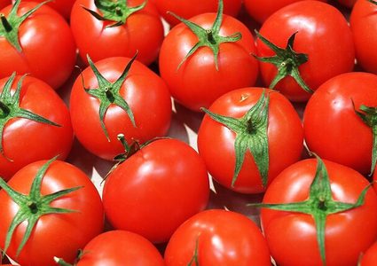 الأطباء يحددون الأشخاص الذين يجب ألا يتناولوا الطماطم
