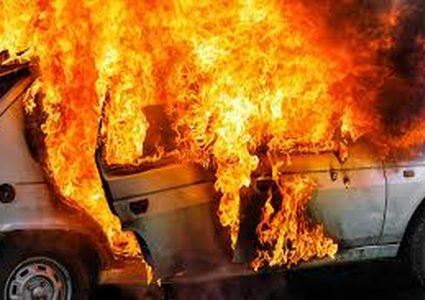 اندلاع حريق في سيارتين بالناصرة