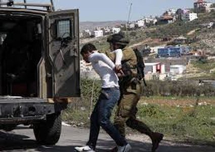 قوات الاحتلال تحتجز شابين من يعبد