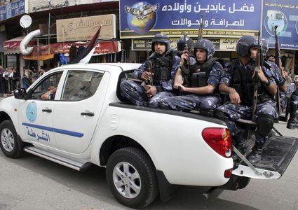 المئات في أريحا يواصلون البحث عن الفتى محمود بيطار