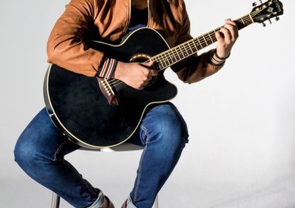 مهدي بكّوش يطلق أغنية صار الغرام