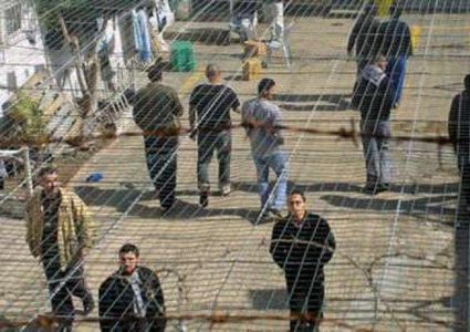 إدارة سجن "عوفر" تلغي زيارة أهالي الأسرى