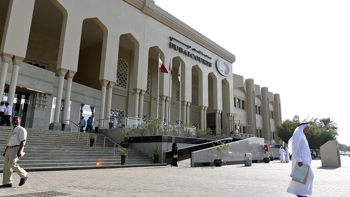 موظف يسرق بطاقات شحن بـ15 مليون درهم