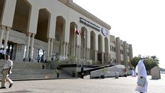 موظف يسرق بطاقات شحن بـ15 مليون درهم