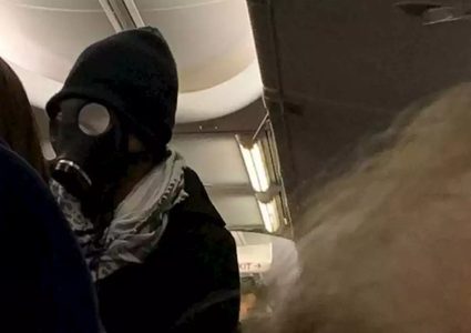 تأخير إقلاع طائرة أمريكية بسبب خوف مسافر من الكورونا!