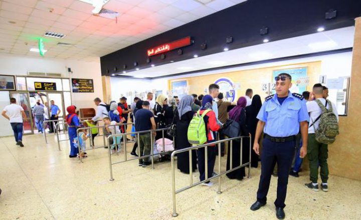 196 ألف مسافر تنقلوا عبر معبر الكرامة الشهر الماضي