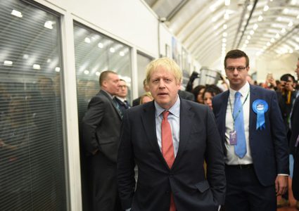 جونسون يقدم موعد حظر سيارات الديزل والبنزين